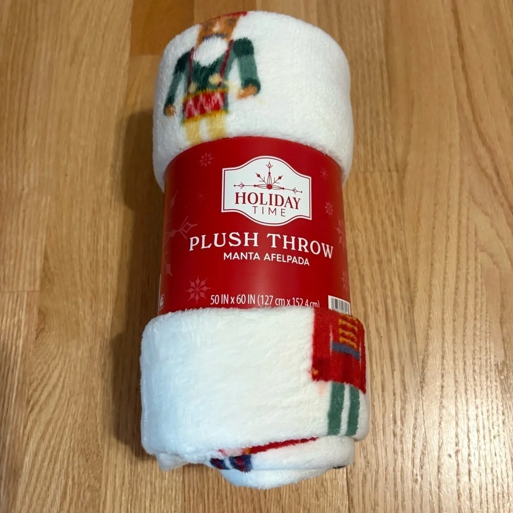 Holiday Time White Plush Throw Blanket Green Nutcracker Motifs NEW Christmas